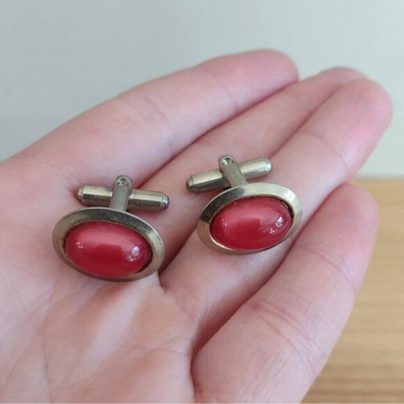 Vintage Red Cranberry Lucite Oval Cabochon Cufflinks Gold Tone - Picture 1 of 4